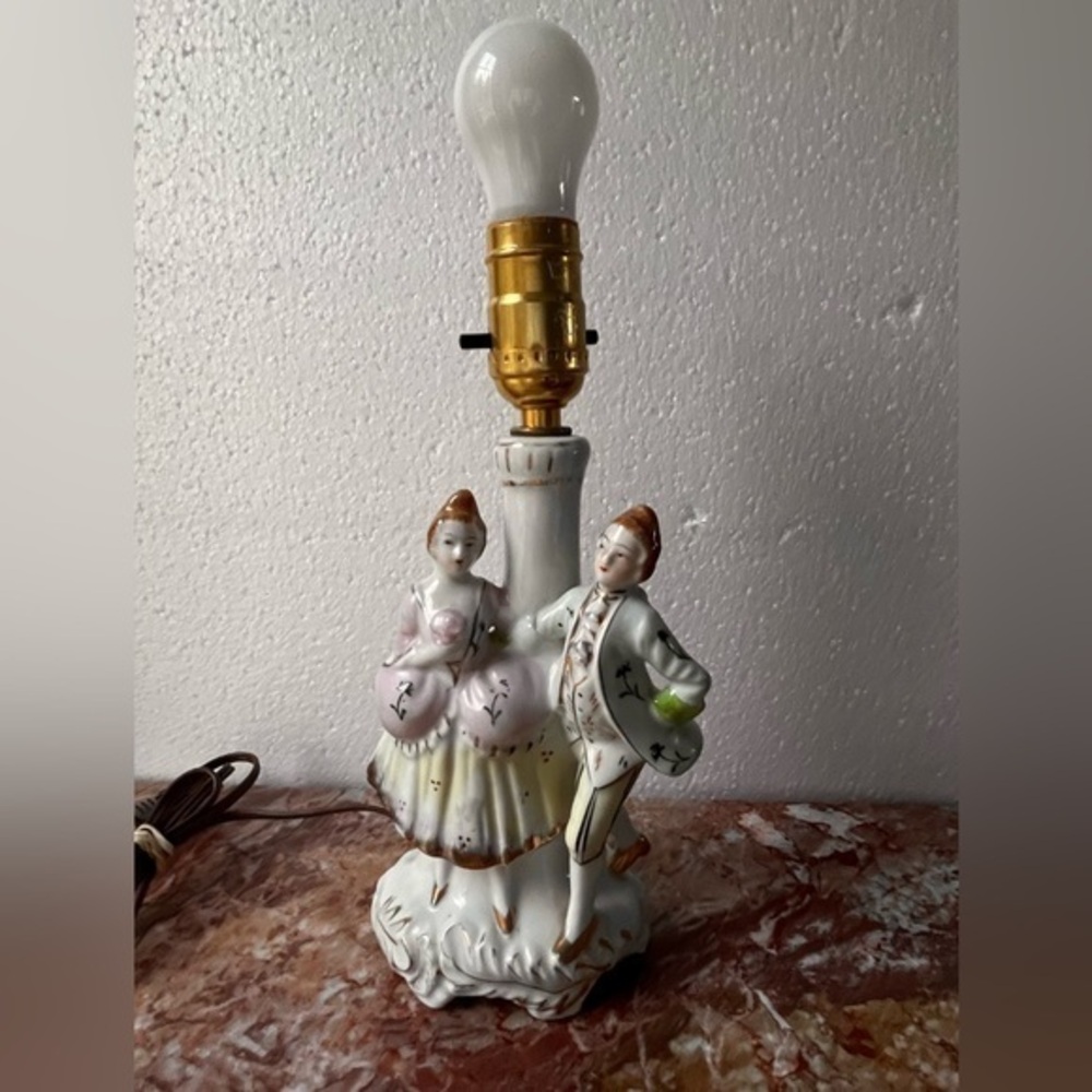 LOVELY VINTAGE FIGURAL LAMP/ DRESSER, VANITY/ FINE WORKING CONDITION